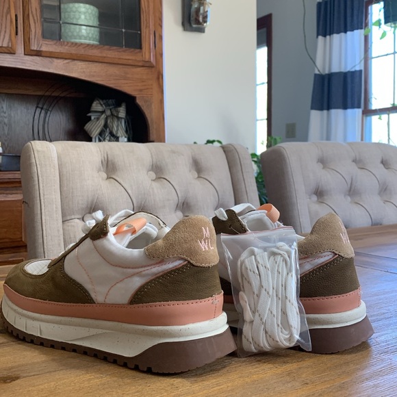 MADEWELL Kickoff Training Sneakers NWOT  -Size 7 - white pink/peach brown - Picture 2 of 9